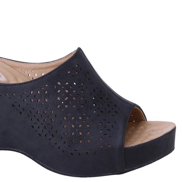 Size 10 Italina Black Cut Out Wedge Scoop Platform Sandal - Picture 3 of 3